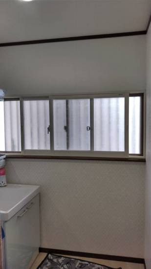 大角屋トーヨー住器の洗面室にも内窓　『インプラス』施工事例写真1