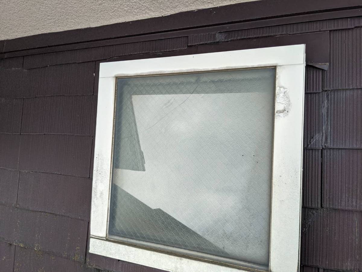 大角屋トーヨー住器の天窓ガラス修理　⚠　！！の施工前の写真1