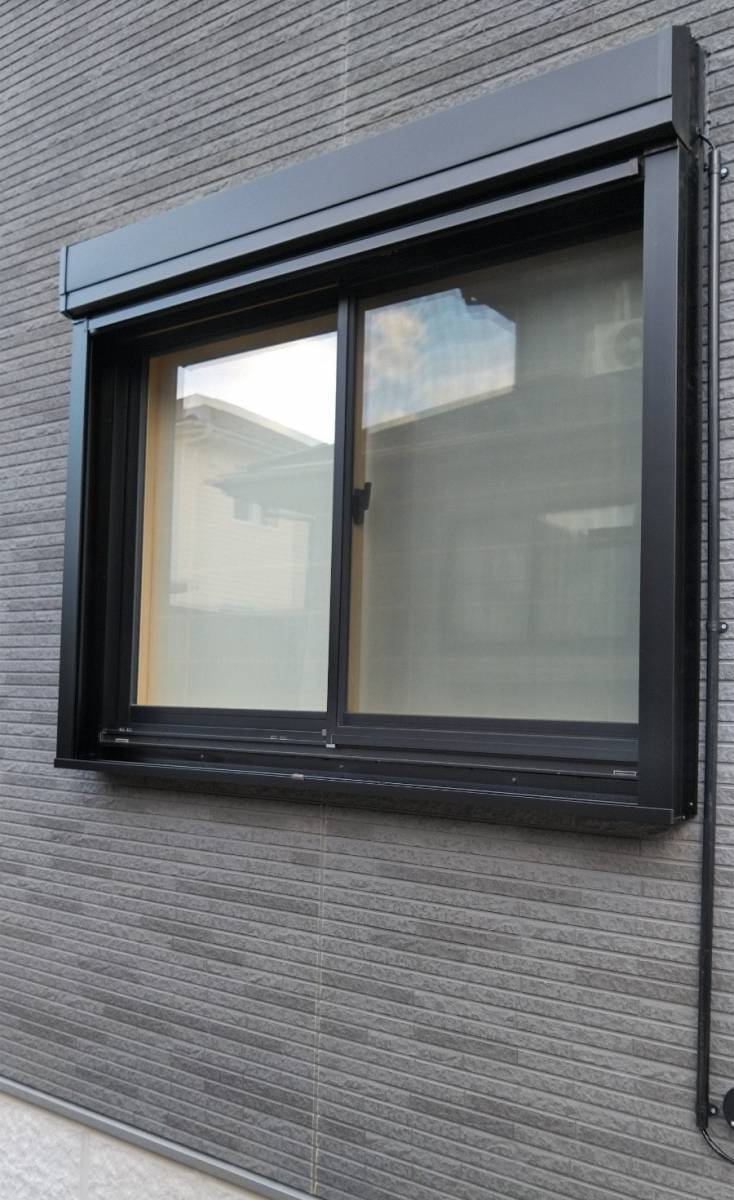 大角屋トーヨー住器の『リフォームシャッター電動タイプ』　窓も外壁もそのままで❢❢の施工後の写真2