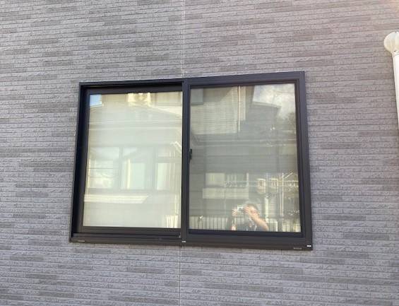 大角屋トーヨー住器の『リフォームシャッター電動タイプ』　窓も外壁もそのままで❢❢の施工前の写真2