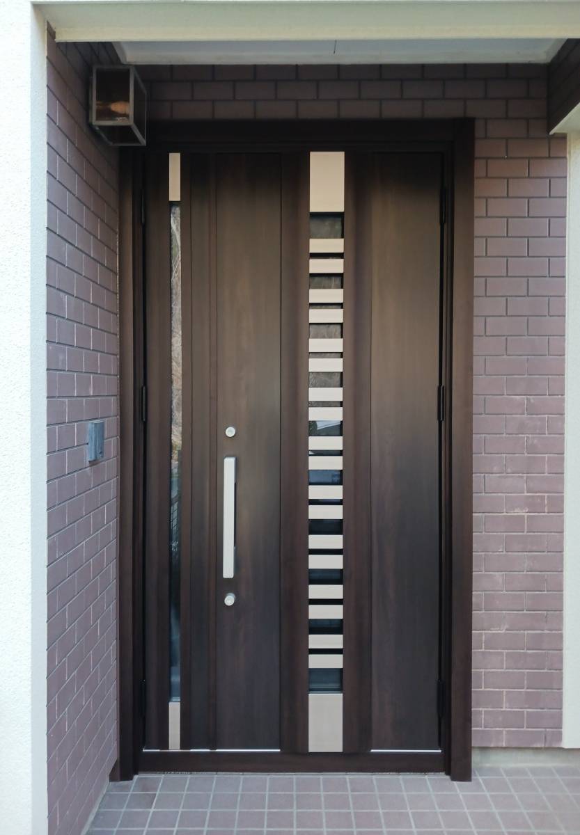 ダイカクヤ 仙台の玄関ドアを交換したい！！！　仙台市玄関ドアリフォーム工事　の施工後の写真1