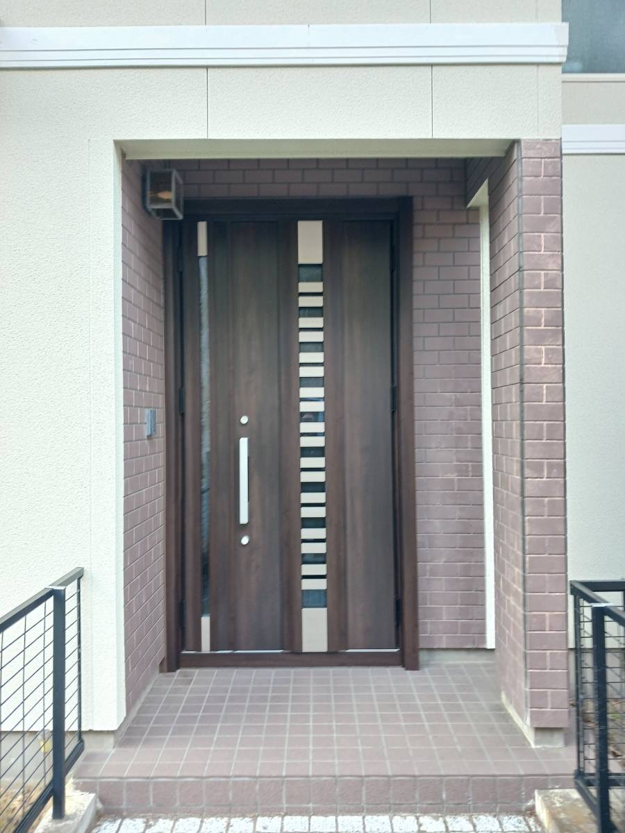 ダイカクヤ 仙台の玄関ドアを交換したい！！！　仙台市玄関ドアリフォーム工事　の施工後の写真2