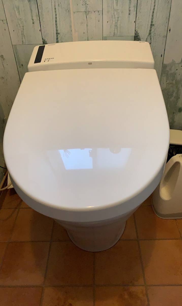 ダイカクヤ 仙台の水漏れしたトイレを交換したい！！！仙台市トイレ交換工事の施工前の写真1
