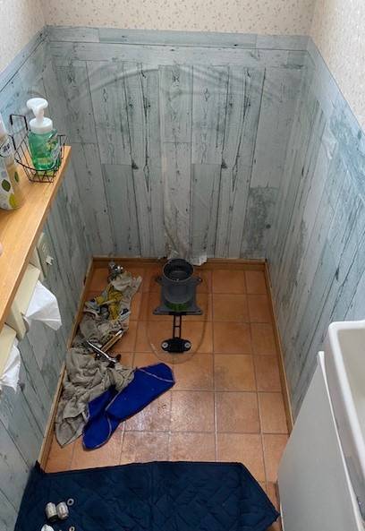 ダイカクヤ 仙台の水漏れしたトイレを交換したい！！！仙台市トイレ交換工事の施工前の写真2