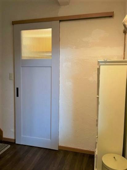 ダイカクヤ 仙台の洗面室のドアをおしゃれな引戸に変えたい！！！施工事例写真1