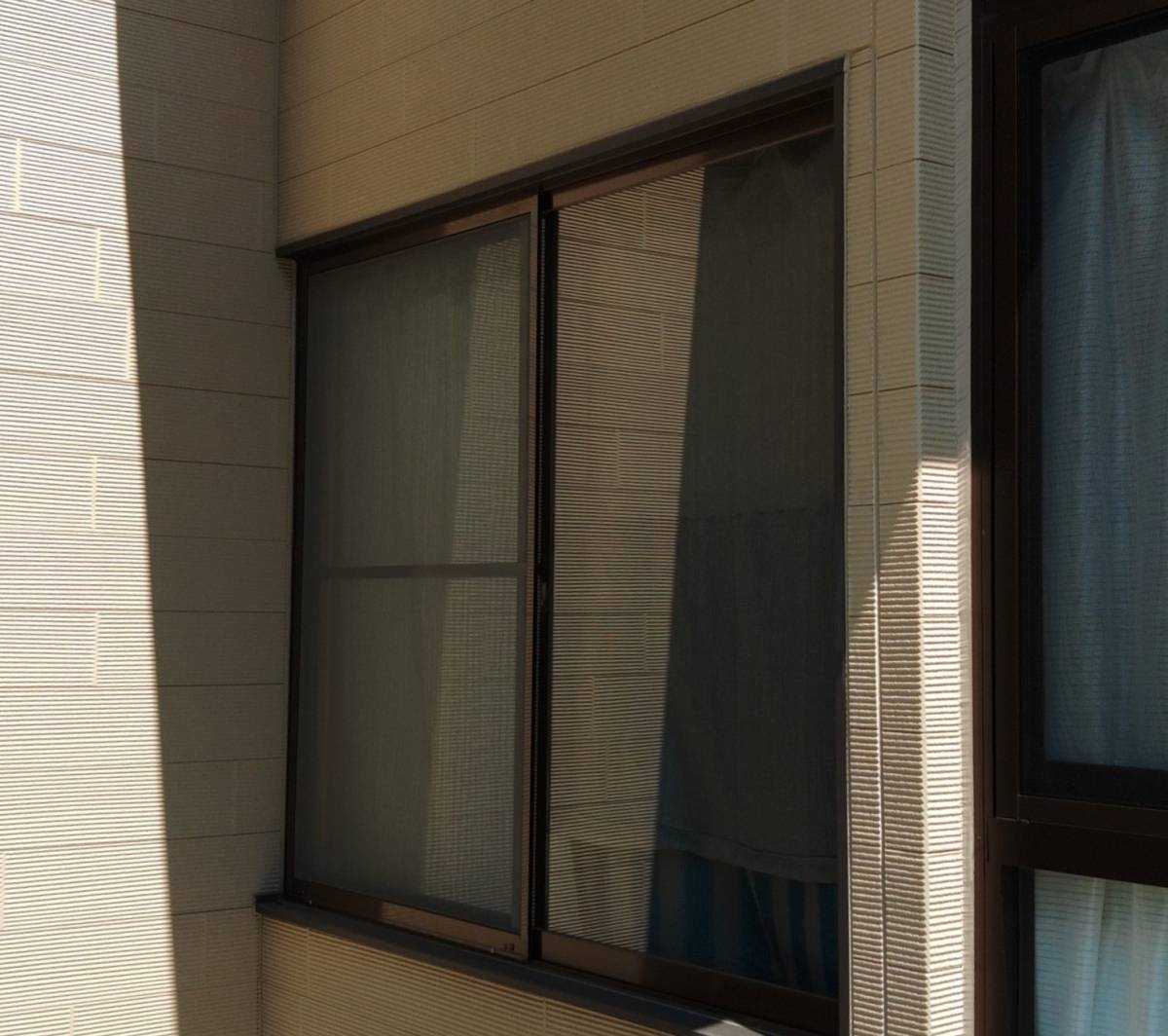 ダイカクヤ 仙台の窓に目隠しをしたい！！！　目隠し可動ルーバーの施工前の写真1