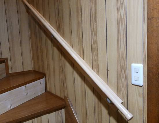 ダイカクヤ 仙台の室内の階段に手すりを取付したい！！！　後付け手すりリフォーム施工事例写真1