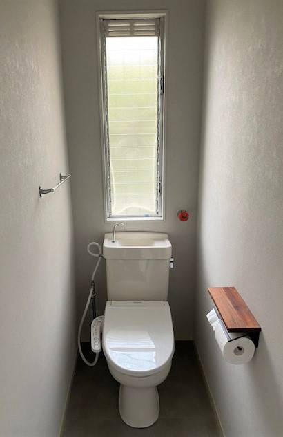 ダイカクヤ 仙台のお掃除ラクラクのトイレに交換したい！！！　トイレ交換工事の施工前の写真1