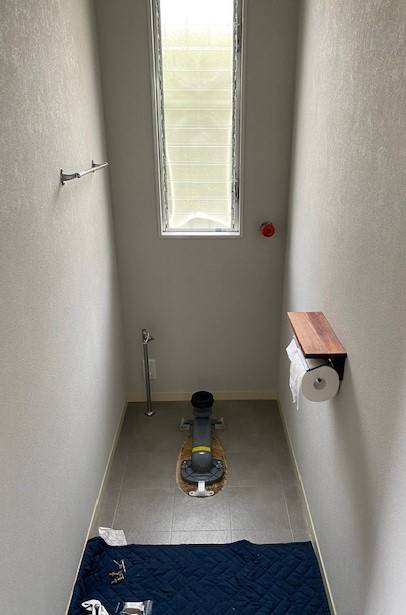 ダイカクヤ 仙台のお掃除ラクラクのトイレに交換したい！！！　トイレ交換工事の施工前の写真2