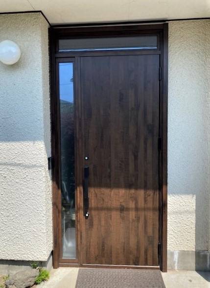 ダイカクヤ 仙台の性能の良い玄関ドアに交換したい！！！玄関ドアリフォーム工事の施工後の写真1