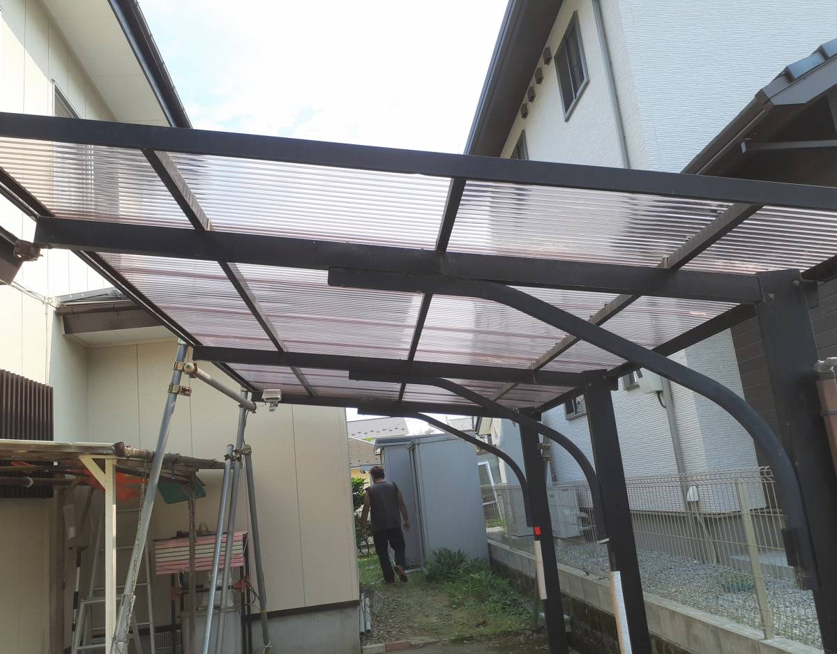 ダイカクヤ 仙台のテラス屋根とカーポート屋根のポリカを張替えたい！！！の施工後の写真2