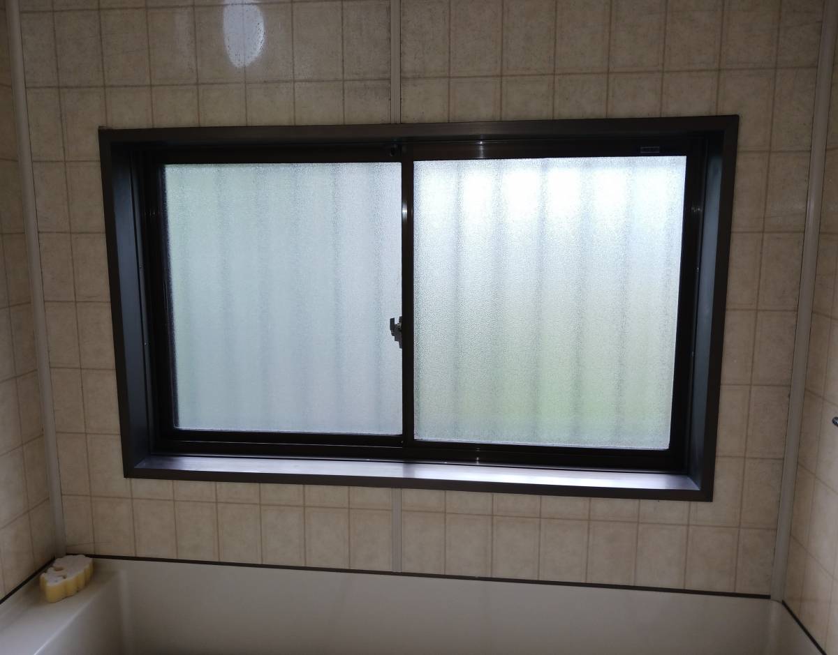 ダイカクヤ 仙台の得した補助金ご利用！！！　浴室内窓インプラス工事の施工前の写真1