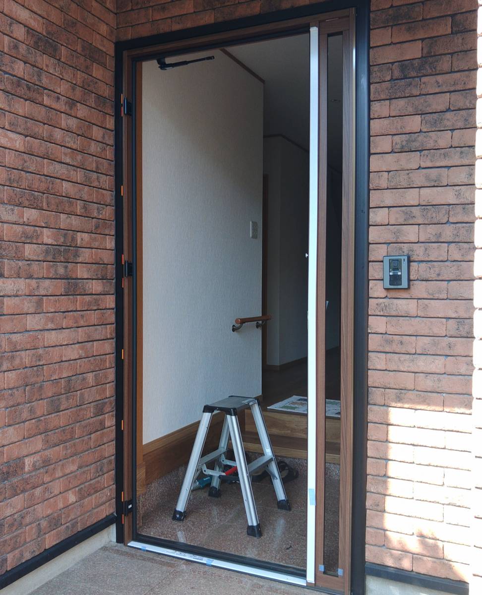 ダイカクヤ 仙台の玄関ドアリフォーム工事　リシェントドアの施工前の写真3