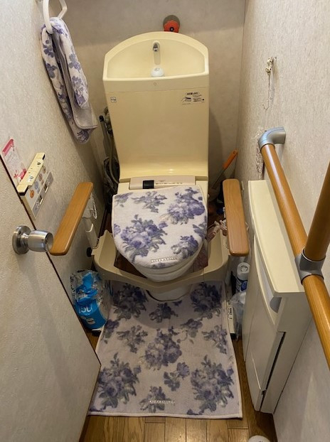 ダイカクヤ 仙台の自動開閉のトイレに交換したい！！！の施工前の写真1