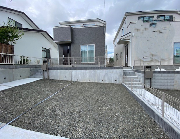 ダイカクヤ 仙台の2台用折板カーポート【カーポートSW】　仙台市の施工前の写真1