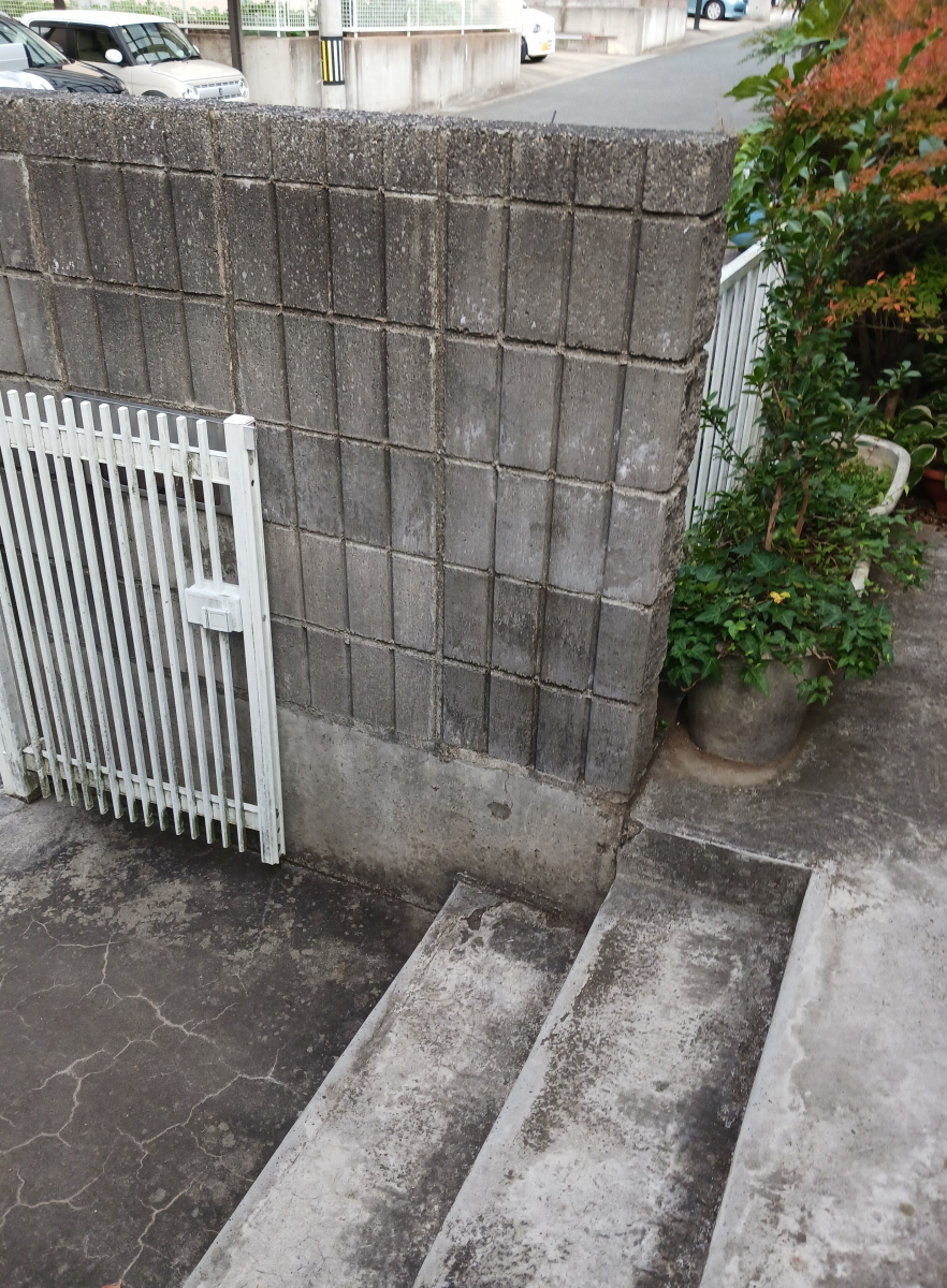 ダイカクヤ 仙台の外階段に手すりを取付したい！！！　仙台市の施工前の写真1