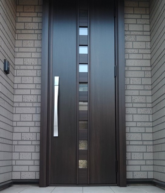 ダイカクヤ 仙台のキズだらけの玄関ドアを新しくしたい！！！1日で完了！！！　の施工後の写真2