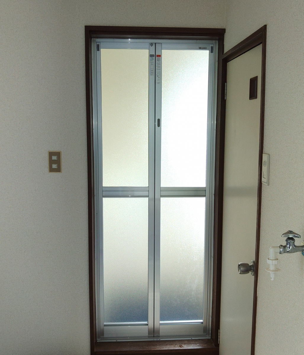 ダイカクヤ 仙台の浴室入口ドアの交換をしたい！！！浴室中折ドア交換工事　仙台市の施工後の写真1