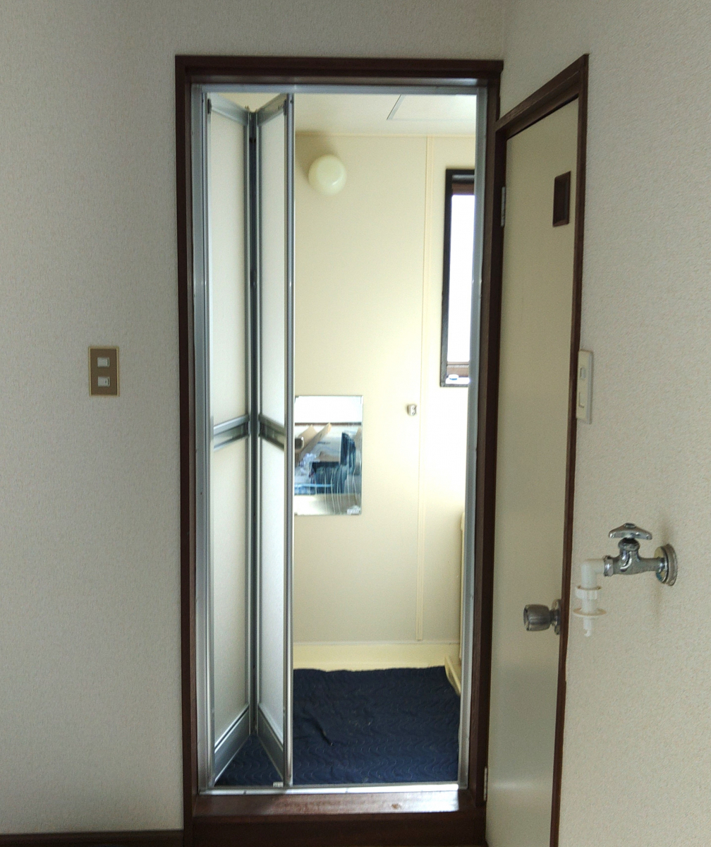ダイカクヤ 仙台の浴室入口ドアの交換をしたい！！！浴室中折ドア交換工事　仙台市の施工後の写真2