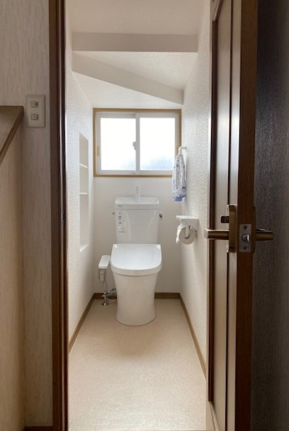 ダイカクヤ 仙台の「アクアセラミック」で、 トイレはいつまでも新品の輝きを保つ　トイレ交換工事　仙台市の施工後の写真1