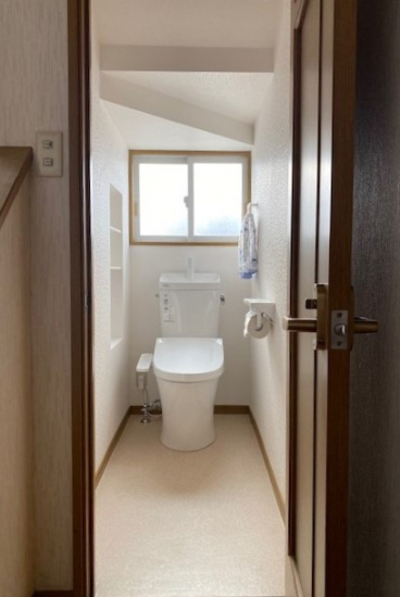 ダイカクヤ 仙台の「アクアセラミック」で、 トイレはいつまでも新品の輝きを保つ　トイレ交換工事　仙台市施工事例写真1