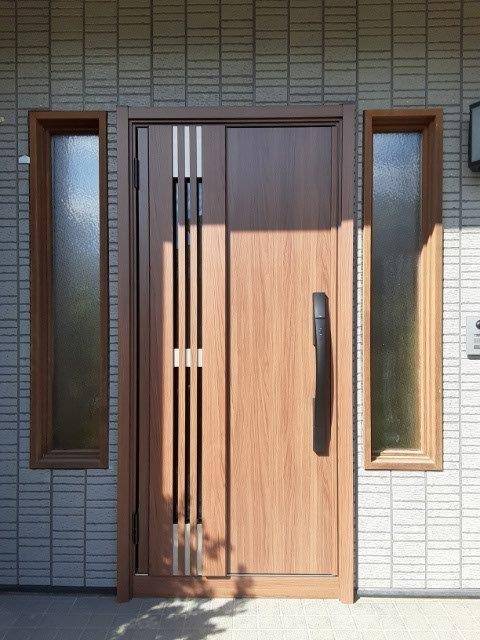 ダイカクヤ 仙台の【玄関ドアリフォーム】故障した木製ドアを交換したい！！！の施工後の写真1