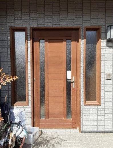ダイカクヤ 仙台の【玄関ドアリフォーム】故障した木製ドアを交換したい！！！の施工前の写真1
