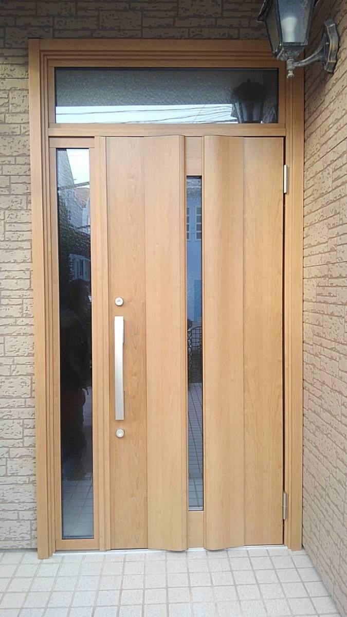 ダイカクヤ 仙台の玄関ドアの断熱リフォームの施工後の写真1