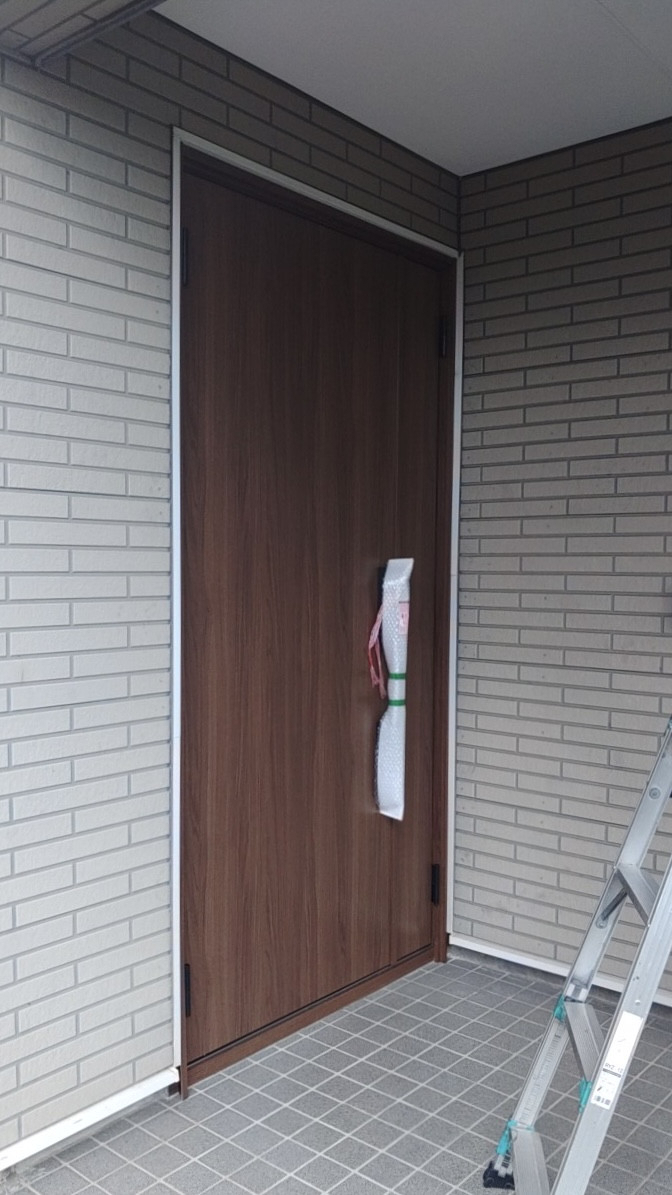 ダイカクヤ 仙台の【玄関ドア】先進的窓リノベ補助金ご利用 リシェント玄関ドア工事 仙台市の施工後の写真1