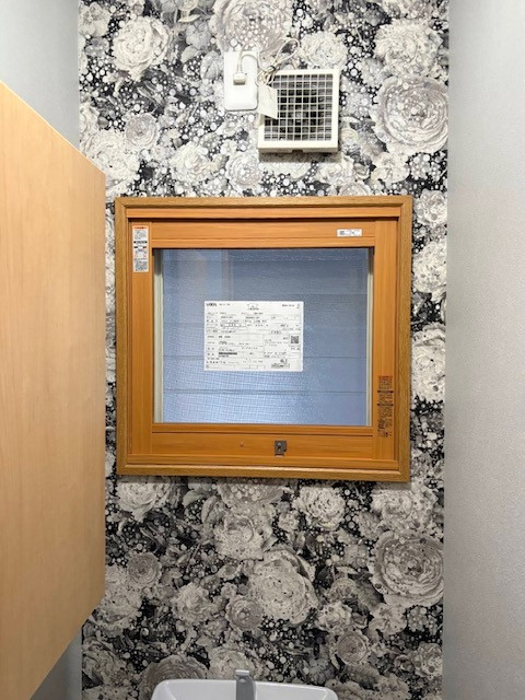 ダイカクヤ 仙台の【内窓】寒い寒いトイレや洗面室へインプラスを！！！仙台市の施工後の写真1
