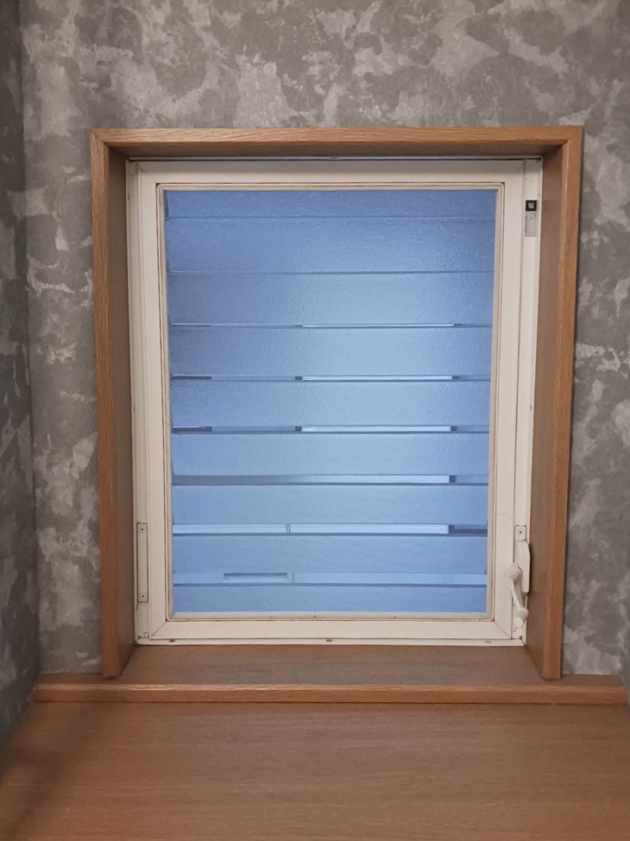 ダイカクヤ 仙台の【内窓】寒い寒いトイレや洗面室へインプラスを！！！仙台市の施工前の写真3