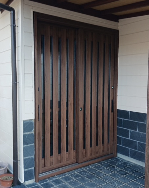 ダイカクヤ 仙台のカギが壊れた…建付け悪い...玄関引戸交換工事　仙台市の施工後の写真1