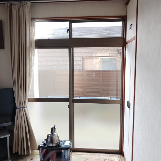 ダイカクヤ 仙台の外窓がシングルガラス（単板）で寒い...インプラスで快適に　仙台市の施工前の写真1