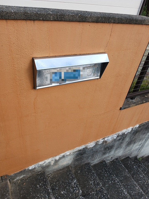 ダイカクヤ 仙台のブロック塀に埋込型のポスト交換　仙台市の施工前の写真2