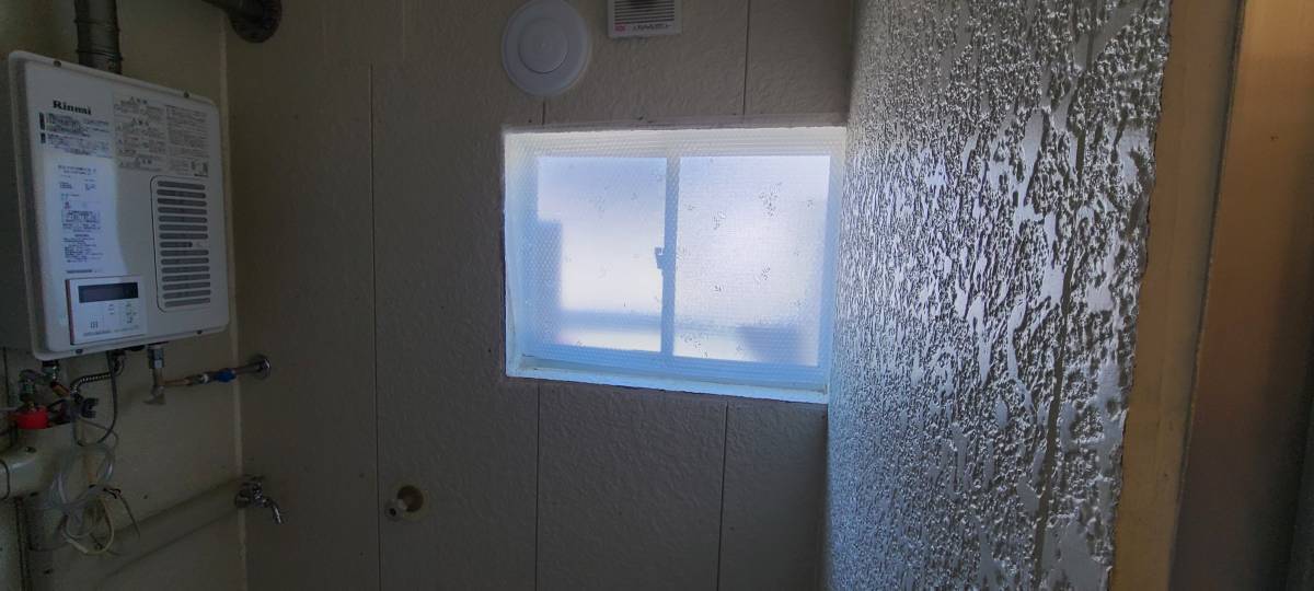 ヒロトーヨー住器の【むつ市】防音対策にもなる窓の施工前の写真1