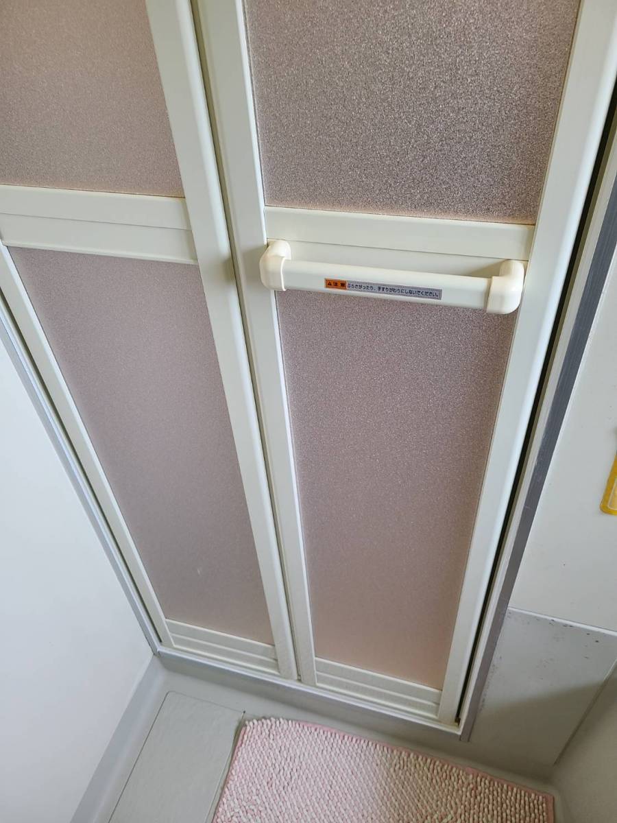 ヒロトーヨー住器の【むつ市】　浴室中折ドアが開閉しづらいの施工後の写真1