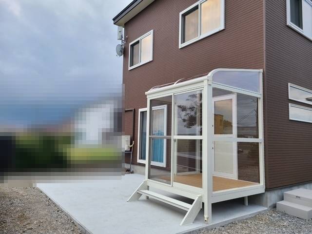 ヒロトーヨー住器の【施工例】サニージュ（サンルーム）　むつ市　の施工後の写真1