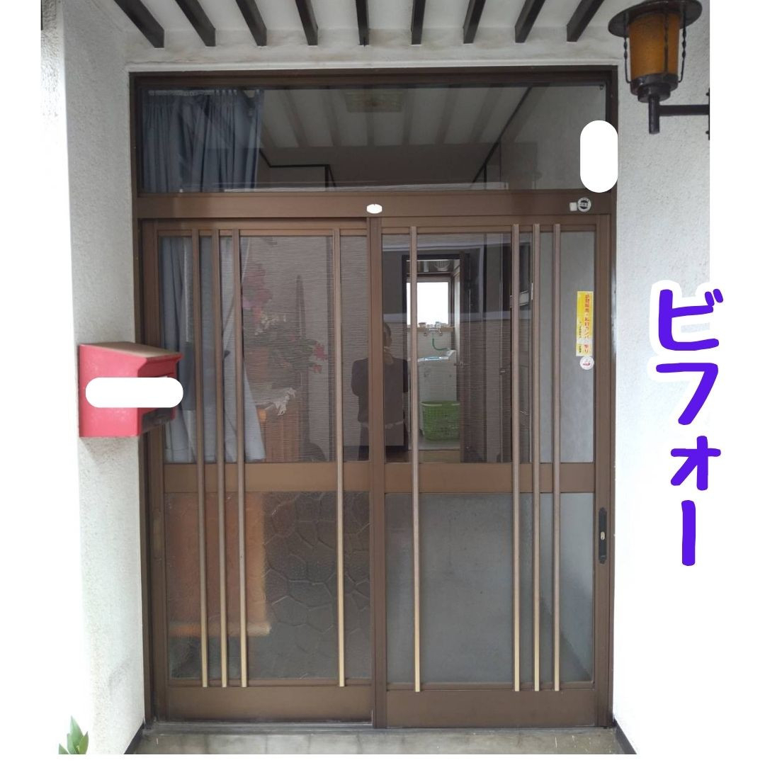 ヒロトーヨー住器の【むつ市】1日で玄関が新しく!採光・防犯性を改善の施工前の写真1