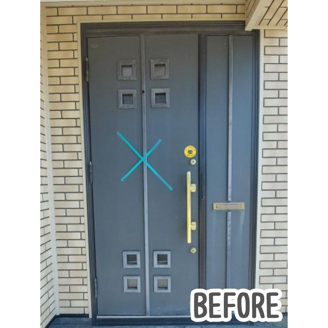 ヒロトーヨー住器の【むつ市】印象がアップする玄関ドアリフォームの施工前の写真1