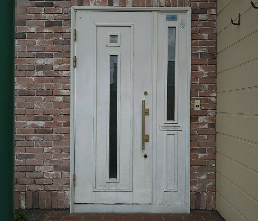 ヒロトーヨー住器の【むつ市】　玄関ドアを新しくの施工前の写真1