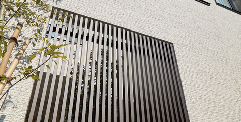 おさだガラスの道路からの視線をやわらげる外観への施工事例詳細写真1