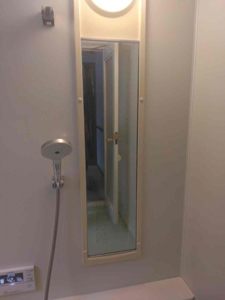 おさだガラスのどうしても…浴室鏡に水垢が…の施工前の写真1