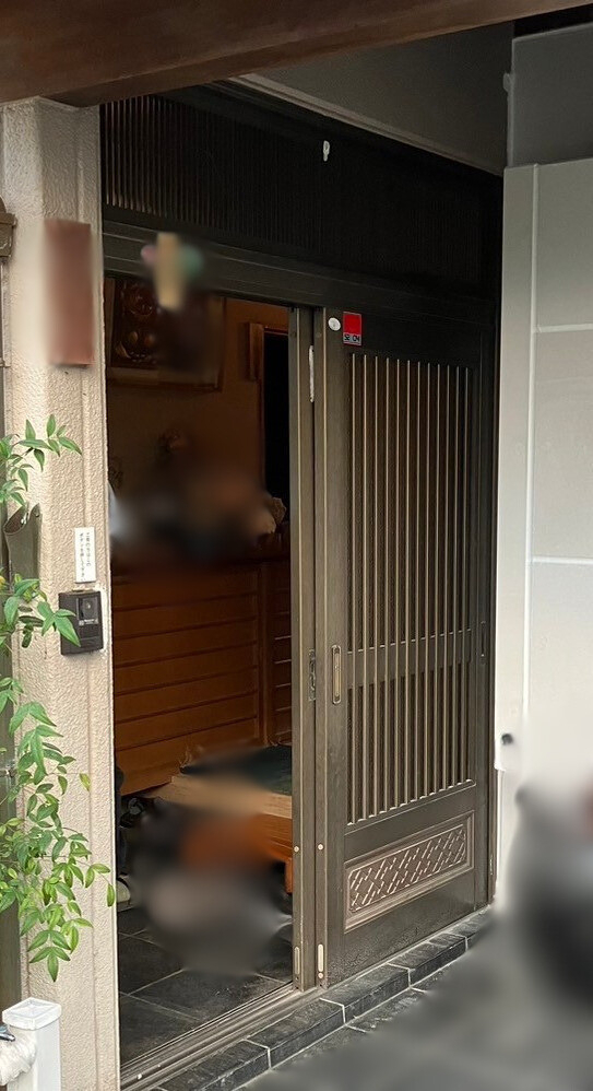 おさだガラスの玄関が明るく開放的に生まれ変わりますの施工前の写真1