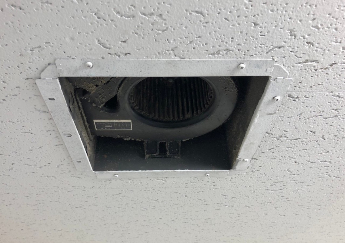 おさだガラスの換気扇の不具合→交換の施工前の写真2