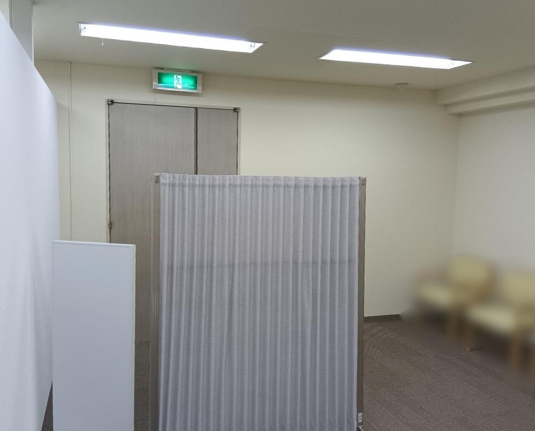 おさだガラスのフロントサッシでつくる、開放感のあるオフィス間仕切りの施工前の写真1