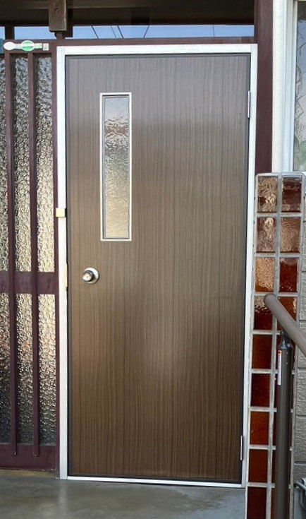 おさだガラスの機能はそのままですっきり玄関ドアにの施工後の写真1