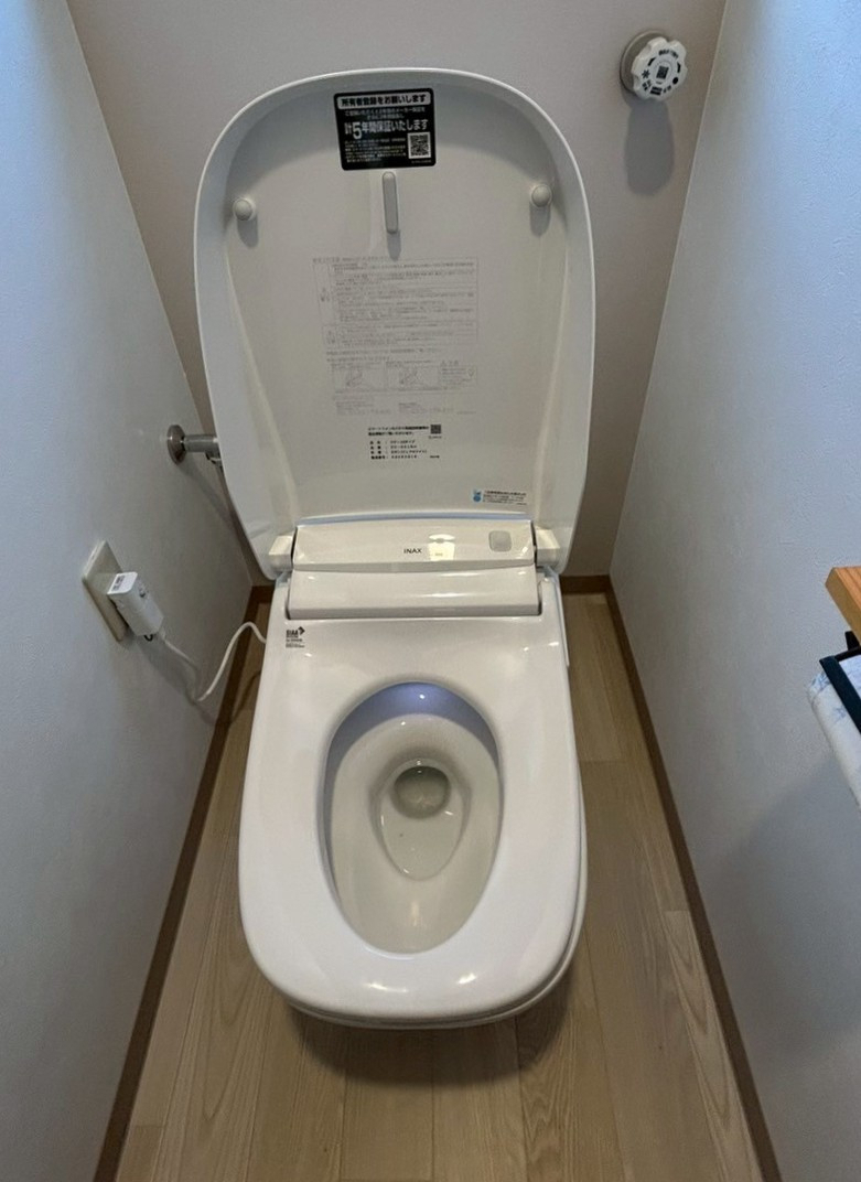 おさだガラスの窓、玄関+トイレリフォームで補助金活用の施工後の写真1