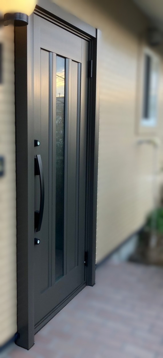 おさだガラスのスタイリッシュな印象に一新！の施工後の写真1