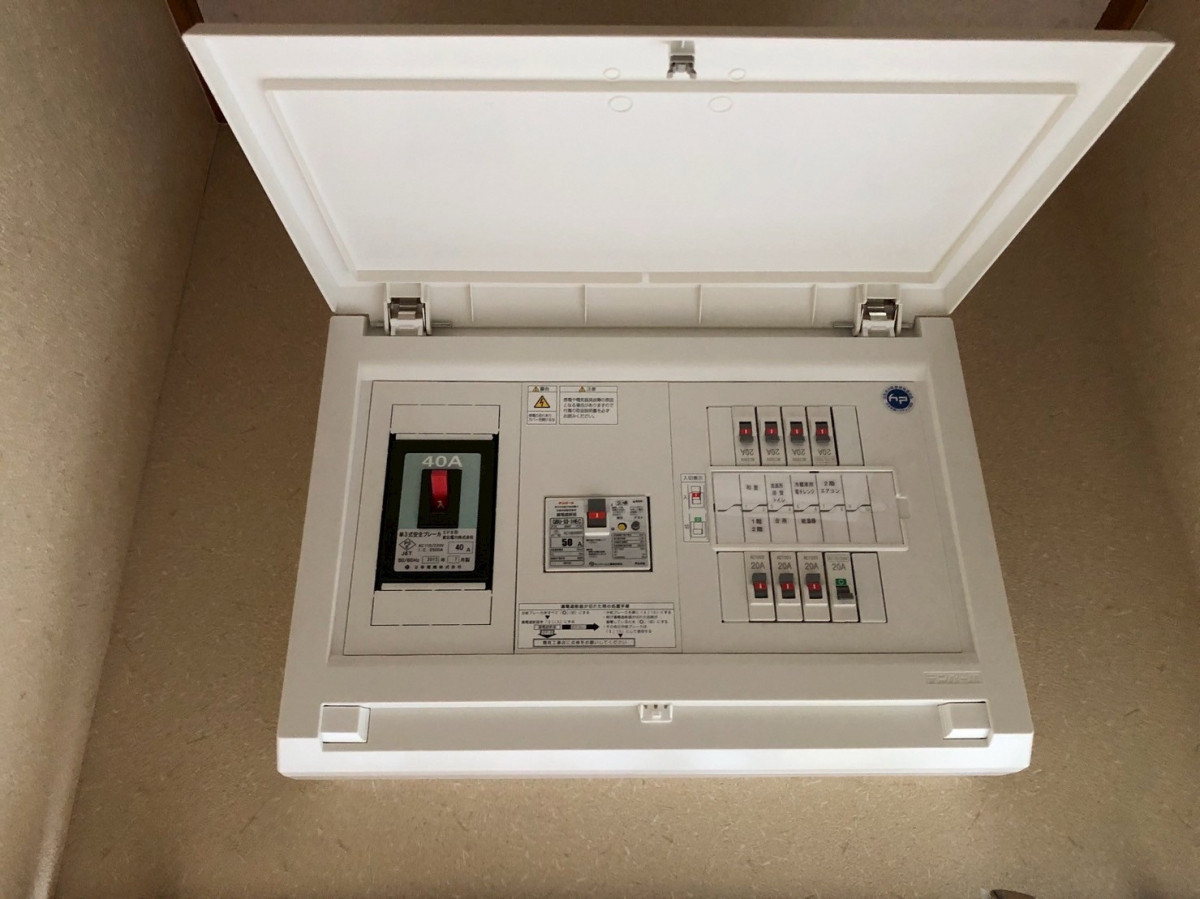 おさだガラスの分電盤を交換｜電気設備の安全性を見直しましたの施工後の写真1