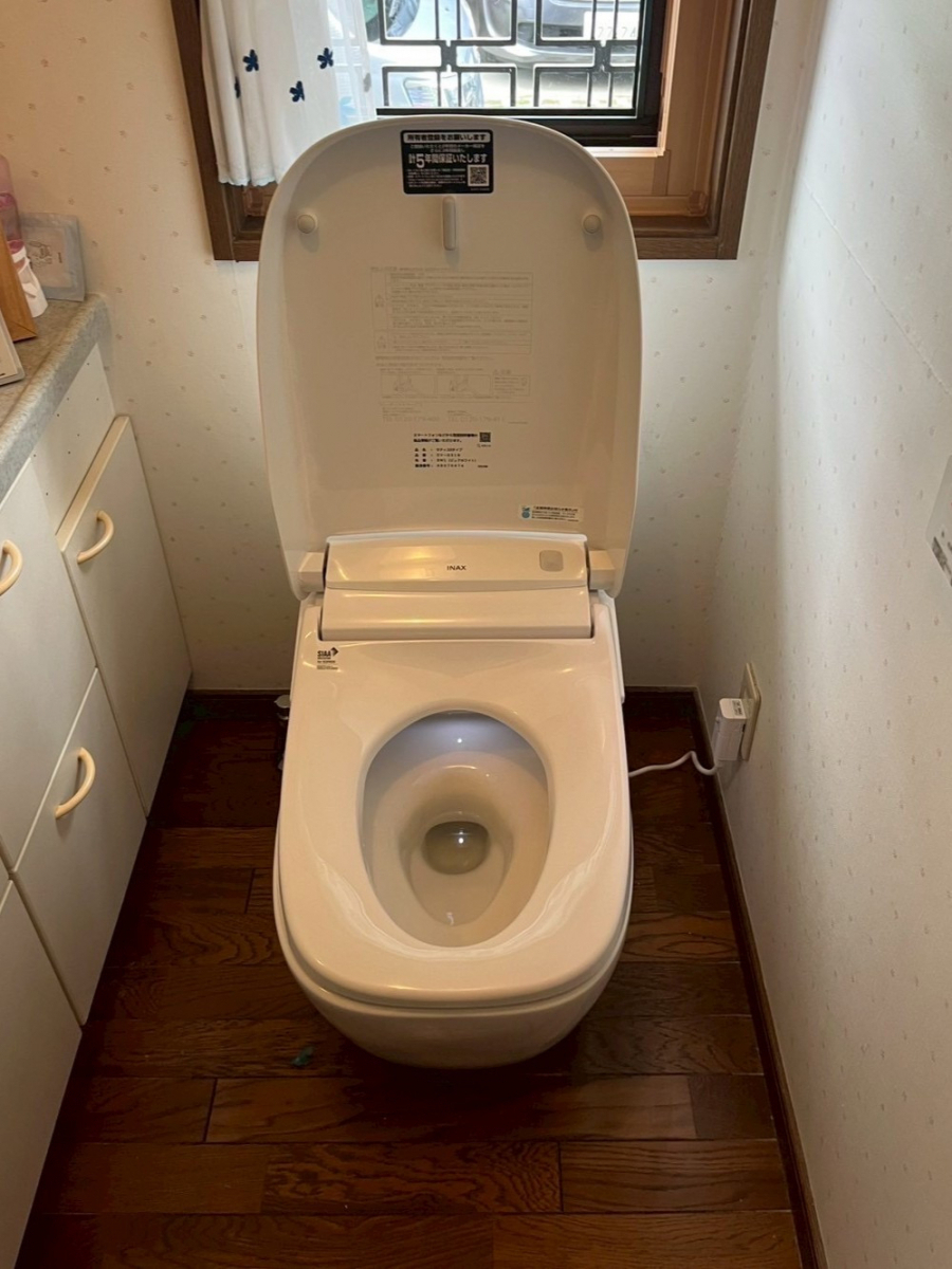 おさだガラスの最新トイレで快適・清潔な空間にの施工後の写真1
